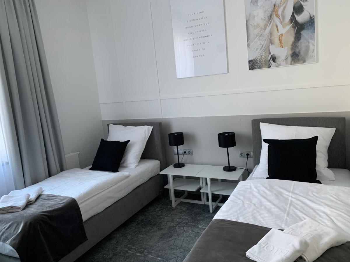 Hotel Coliber Klobuck Extérieur photo
